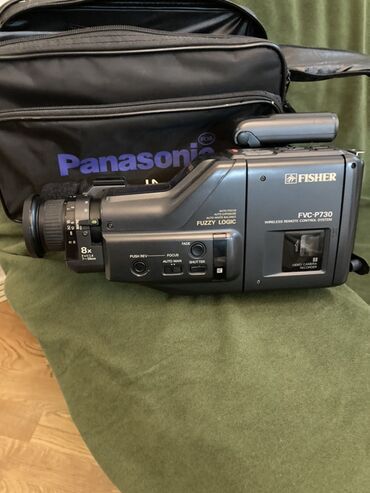 Videokameralar: Fisher FVC-P730 kamkorderi, Panasonic çantasında təqdim olunur. Cihaz