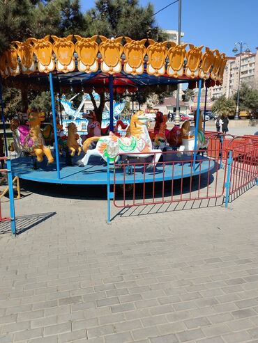 Digər biznes avadanlığı: Orjinal karnaval karusel satılır. At fiqurlar - 6 ədəd böyük, 6 ədəd