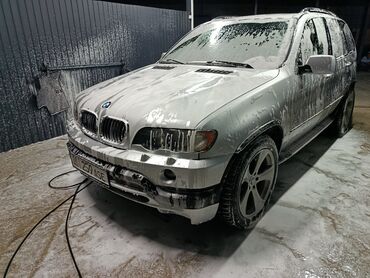 продаю х5: Представляем кроссовер BMW X5 в серебристом цвете, модель E53. Этот