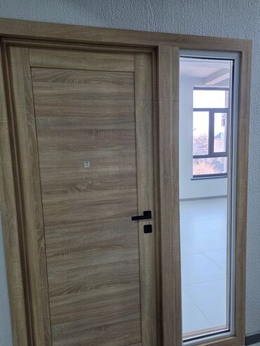 Офисы: Сдаю Офис, 21 м², В бизнес центре, С видом на горы, 1 линия, С оборудованием — 6