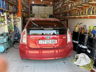 tofas qiymetleri: Toyota Prius: 1.8 l | 2014 il Sedan