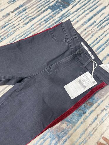 классика одежда: Джегинсы Zara 36 размер, бархатные вставки по бокам 1999 сом