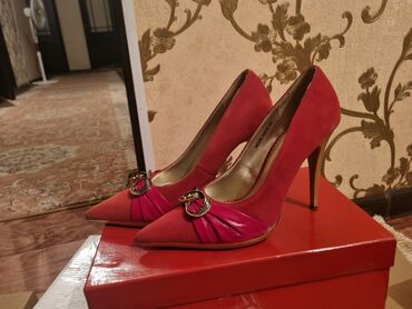 обувь женская зима: Туфли 36.5, цвет - Красный