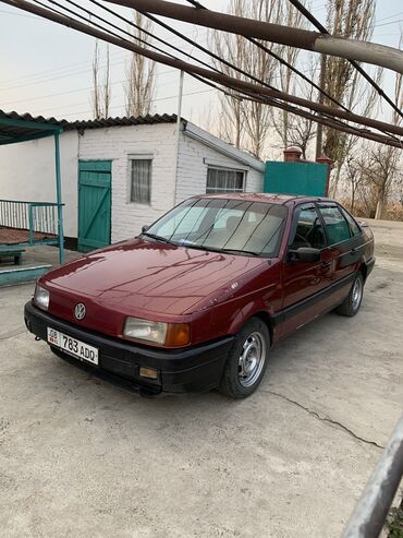 трактор 25 т: Volkswagen Passat: 1988 г., 1.8 л, Механика, Бензин, Седан