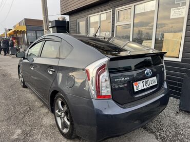 Toyota: Toyota Prius: 2015 г., 1.8 л, Автомат, Гибрид, Универсал at lalafo.kg — 3 Toyota: Toyota Prius: 2015 г., 1.8 л, Автомат, Гибрид, Универсал — 3