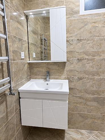 divar refleri: Hamam üçün divara montaj olunan lavabo dolabı və güzgülü şkaf dəsti — 1