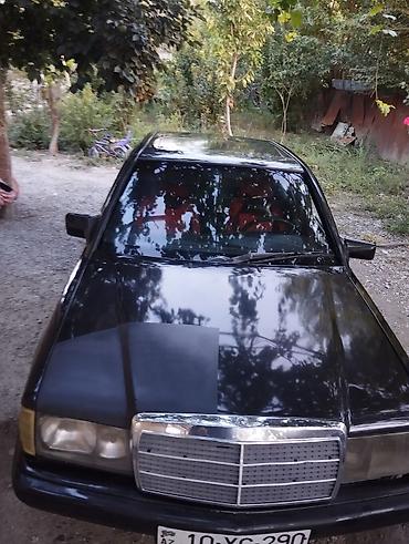 w202 yan guzgusu: Mercedes-Benz 190 (W201) sedan - Kuzov: qara rəng, 4 qapı, klassik — 9