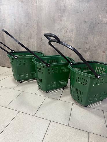 Корзина покупательская на колесах 45L Качественный крепкий пластик и at lalafo.kg Корзина покупательская на колесах 45L Качественный крепкий пластик и