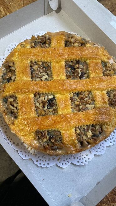 Выпечка, хлебобулочные изделия: Домашняя выпечка в больших прямоугольных формах. Ассортимент: - — 17