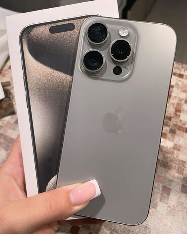 Apple iPhone: IPhone 15 Pro, Б/у, 256 ГБ, Natural Titanium, Зарядное устройство, Защитное стекло, Чехол, 93 %