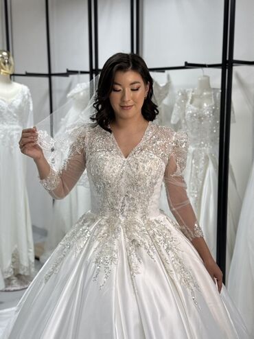 свадебное платье без кольца: Свадебное платье Princess с длинным шлейфом - Силуэт: пышный