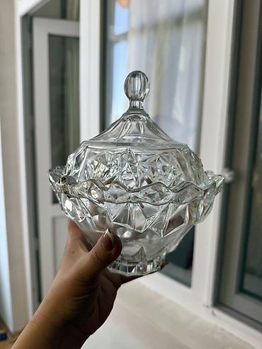 Şüşə kristal qab – qapaqlı - Material: qalın, şəffaf şüşə/kristal -