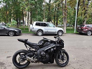 Спортивный мотоцикл Honda CBR1000RR Fireblade (литр), в полночерном