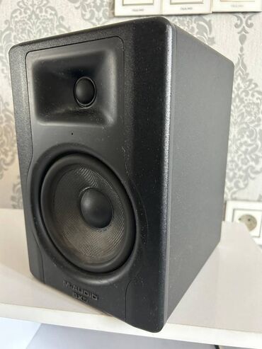Пианино: M-Audio BX5 D3, islek veziyyetdedir