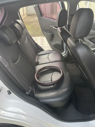 Chevrolet: Chevrolet Spark: 2016 г., 1 л, Вариатор, Бензин, Хэтчбэк — 12