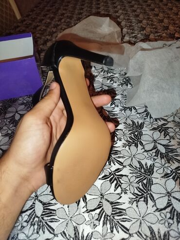 Basanoşka və səndəllər: Ölçü: 38, rəng - Qara, Yeni -da lalafo.az — 10 Basanoşka və səndəllər: Ölçü: 38, rəng - Qara, Yeni — 10