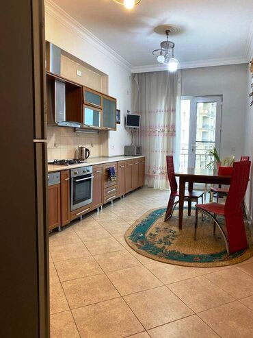 Mənzil kirayələyirəm: 4 otaqlı, 184 kv. m — 13