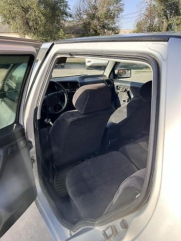 масло на авто: Volkswagen Vento: 1996 г., 2 л, Механика, Бензин, Седан — 6