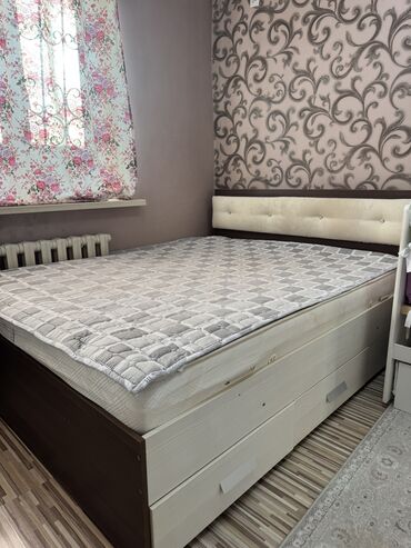 купить кровать полуторку с матрасом: Продаю кровать 2х с матрасом производство Lina . С двух сторон