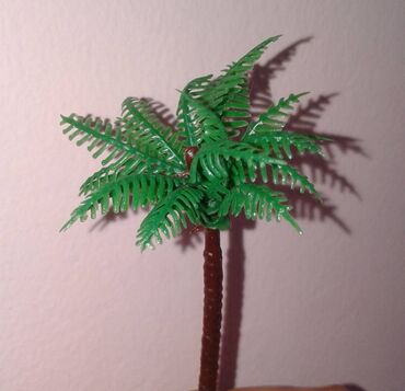 Oyuncaqlar: Sovet istehsalı təyyarə modeli satılır. Materialı plasmasdır. Bir — 8