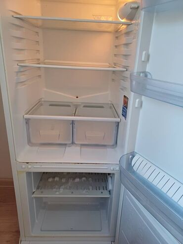 купить холодильник бу недорого: Холодильник Indesit, Б/у, Двухкамерный, 165 *