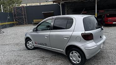 Toyota: Toyota Vitz: 2003 г., 1.3 л, Автомат, Бензин, Седан — 2