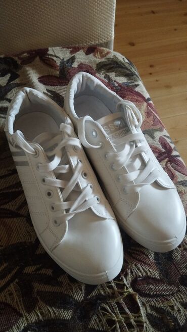 eqa shoes qarayev unvan: Təp təzədi geyinilmiyib razmer düz olmadığından satılır 22₼ endirim