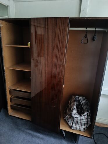 шкафы для одежды в бишкеке: Шкаф для одежды, Б/у, Прямой, Дерево