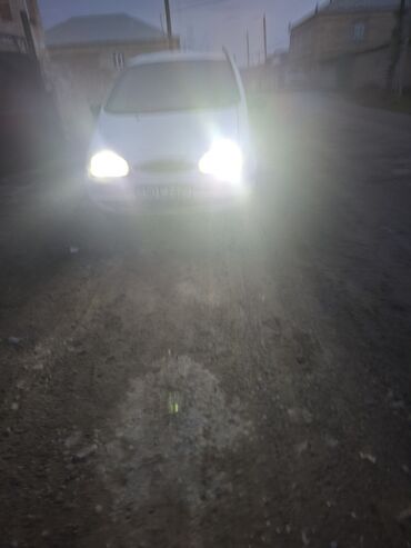 Ford: Ford Galaxy, ağ rəng, miniven/krossover sinfi. Xarici xüsusiyyətlər — 1