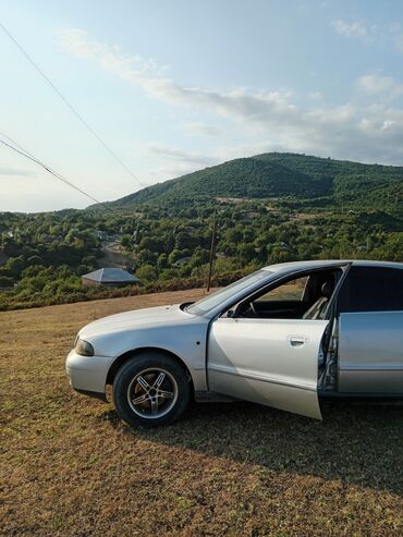 maşın barter: Audi A4: 2.6 l | 1996 il Sedan