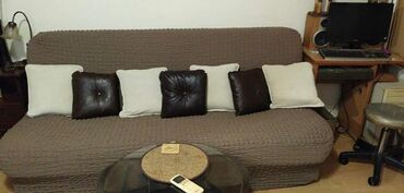 Kućni dekor: Prekrivači za trosed i dve fotelje bez rukohvata
Cena 6000 din