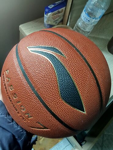 Топтор: Баскетбольный мяч Li-Ning из синтетической кожи, предназначенный для
