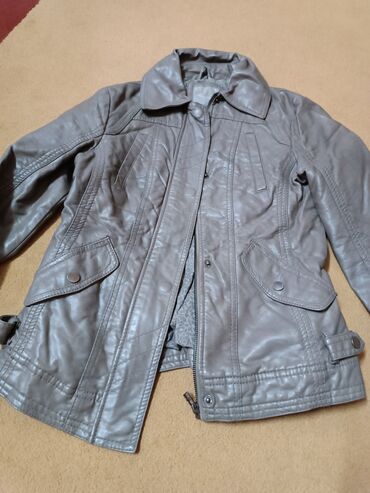 куртки осение: Куртка на осень и весну от фирмы Bershka, состояние хорошее воротник