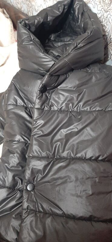 черная куртка зимняя: Пуховик, Короткая модель, С капюшоном, M (EU 38)