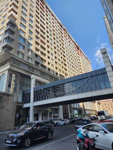 Uzunmüddətli kirayə mənzillər: Xetai metrosu Park Azure-da mənzil kirayə verilir. Mərtəbə 21/7. Ümumi — 4