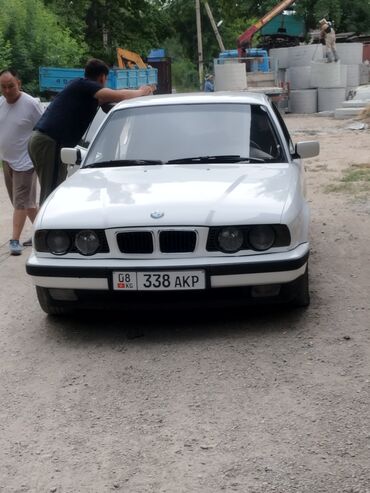 бмв е35: Автомобиль BMW 5 серии в кузове E34 белого цвета