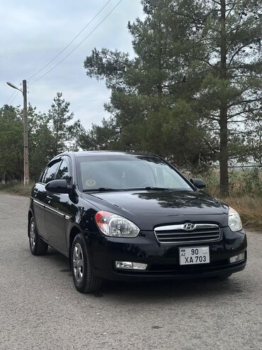 Hyundai Accent: 1.4 l | 2010 il Sedan