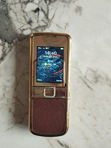 herbi telefon: Qızılı-rəng korpuslu, sürüşdürülən korpus dizaynlı düyməli mobil — 1