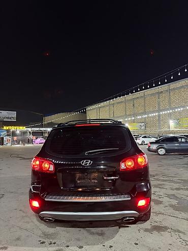 099 fara: Hyundai Santa Fe, qara rəng, benzinli SUV. Texniki və dizayn — 4