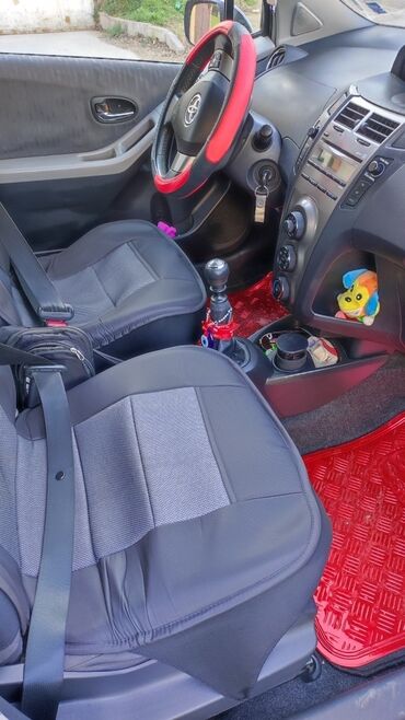 Toyota: Toyota Yaris: 1.4 l. | 2010 έ. Χάτσμπακ — 5