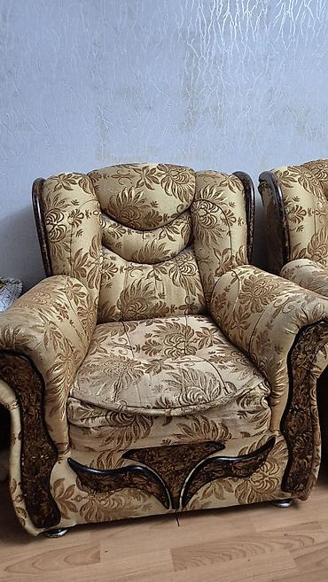 Divanlar: Klasik üslubda üç yerlik divan - Rəng və naxış: Bej əsas fon üzərində — 5