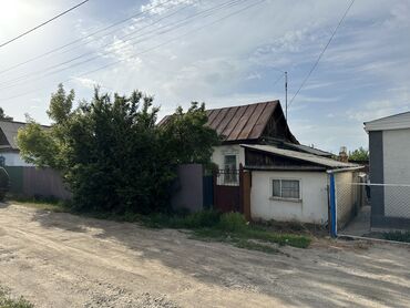продаётся дом в бишкеке: Дом, 80 м², 3 комнаты, Собственник, Старый ремонт