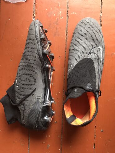 sport ayaqqabılar kisi üçün: Nike phantom A-class razmer 43-44 defekti var sağ ayağda 1dənə şipor