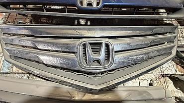 h: Решётка радиатора Honda с центральным шильдом «H». - Оригинальная — 1