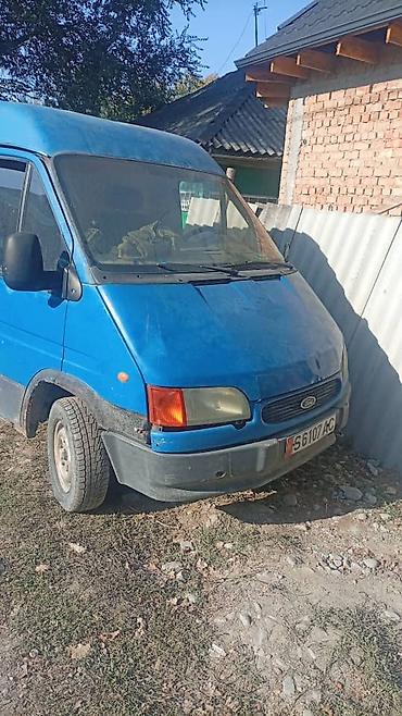 грузопассажирский фургон: Грузовой фургон Ford Transit (примерно 1990‑е, длинная база, высокий — 2