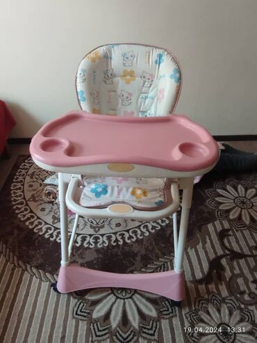 стол и стульчик для ребенка: Стульчик для кормления