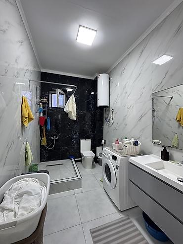 Продажа коттеджей и домов: 6 комнат и более, 270 м², 5 соток, Бишкек, Собственник — 21