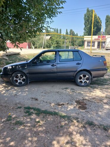 нова 2: Volkswagen Vento: 1992 г., 2 л, Механика, Бензин, Седан