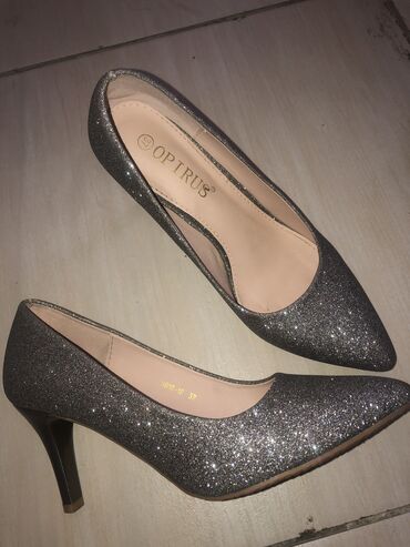 Женская обувь: Туфли 37.5, цвет - Серебристый