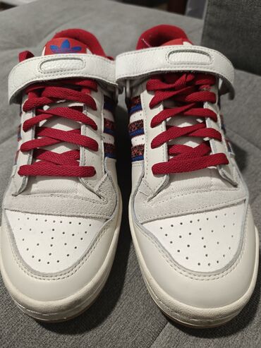 Patike i sportska obuća: Original Adidas 43.5, nikad nosene